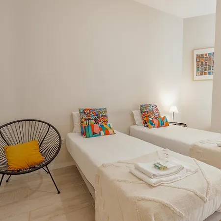 Colorful Municipal Pool By Vacationy Appartement *