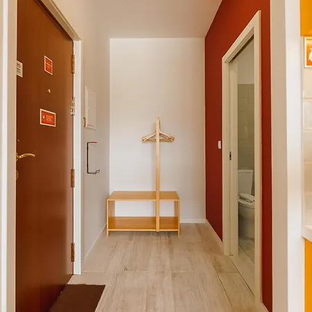 Colorful Municipal Pool By Vacationy Appartement Oporto